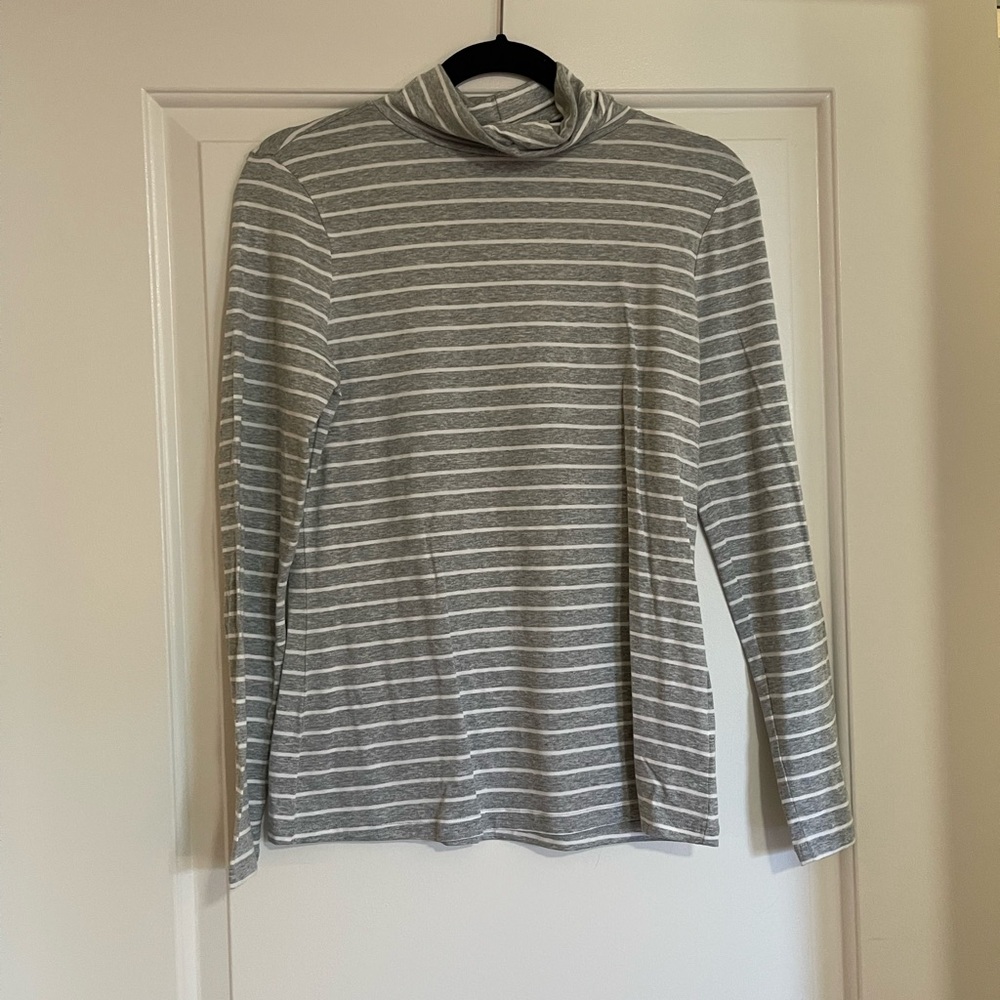 Old Navy Gray and White Slim Fit Turtleneck